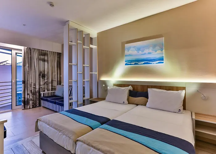 Carine Hotel Delfin